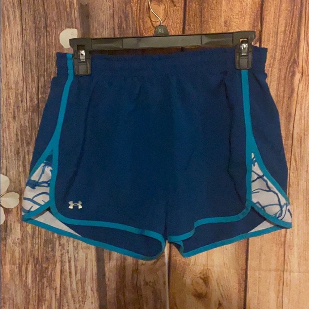 ❤️Under Armour women’s shorts size medium❤️